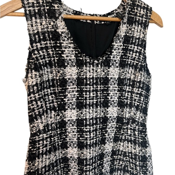 THEORY Sculpt U Shell Top – Size Medium – Excellent Condition – Retails … - Picture 4 of 10